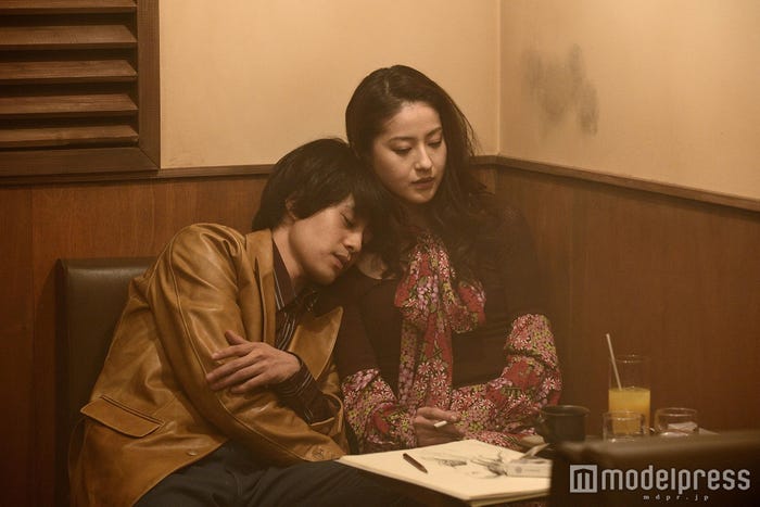 池松壮亮、松本若菜(C)2015 「無伴奏」製作委員会