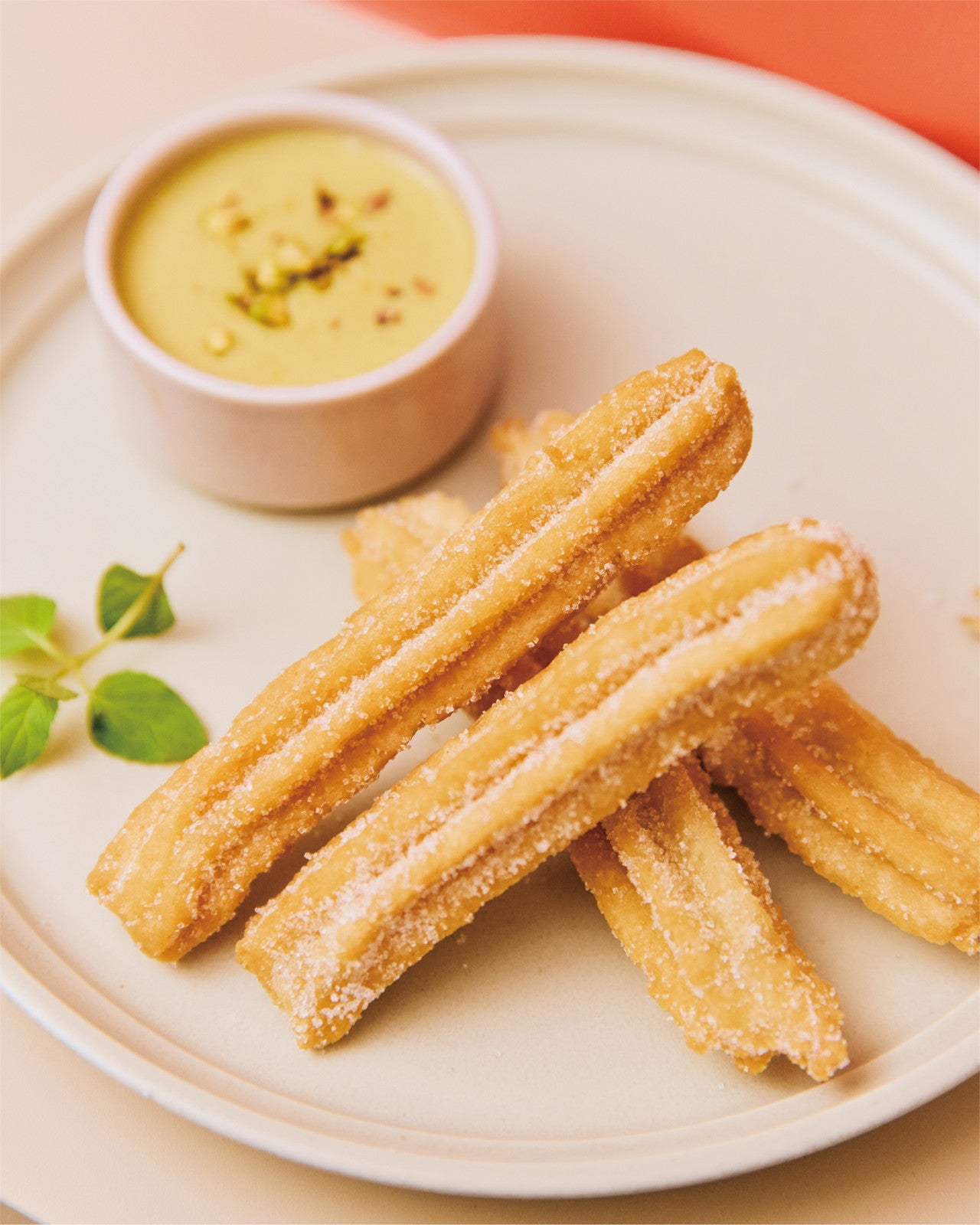 チュロス(4本)＋ディップ1種 800円 、チュロス(4本)＋ディップ2種 1000円／提供画像