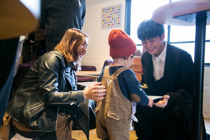 (右)眞栄田郷敦(提供写真)