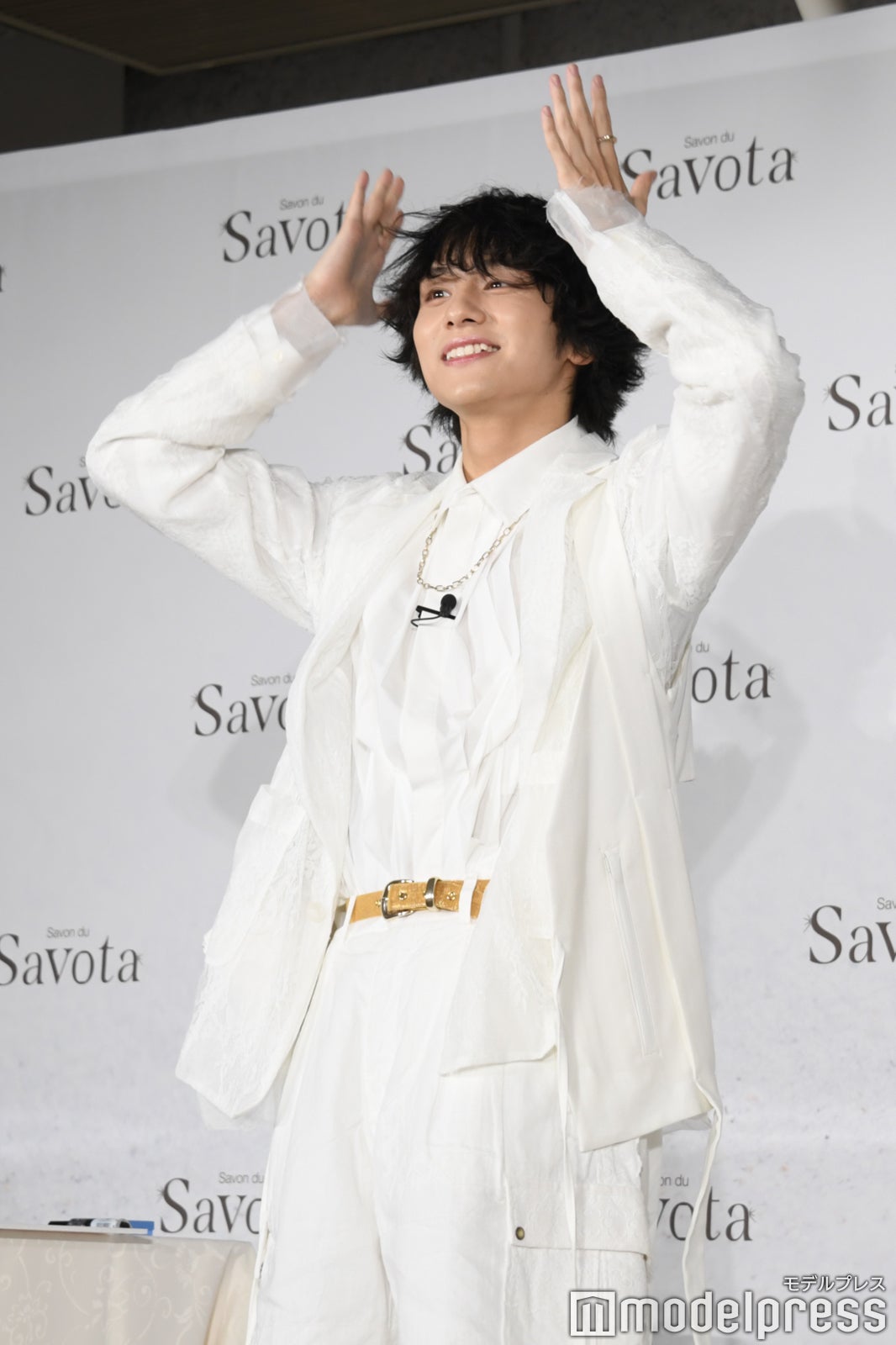 シャンプーイメージした振り付けの山下幸輝（C）モデルプレス