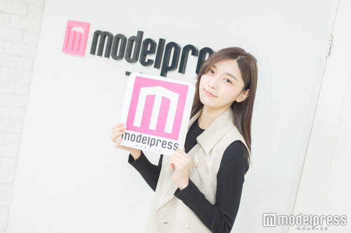 静麻波(C)モデルプレス