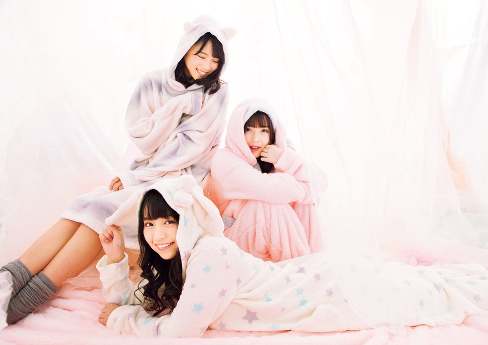 前列：大原優乃、後列左より：齋藤茉日、木村葉月（画像提供：徳間書店）