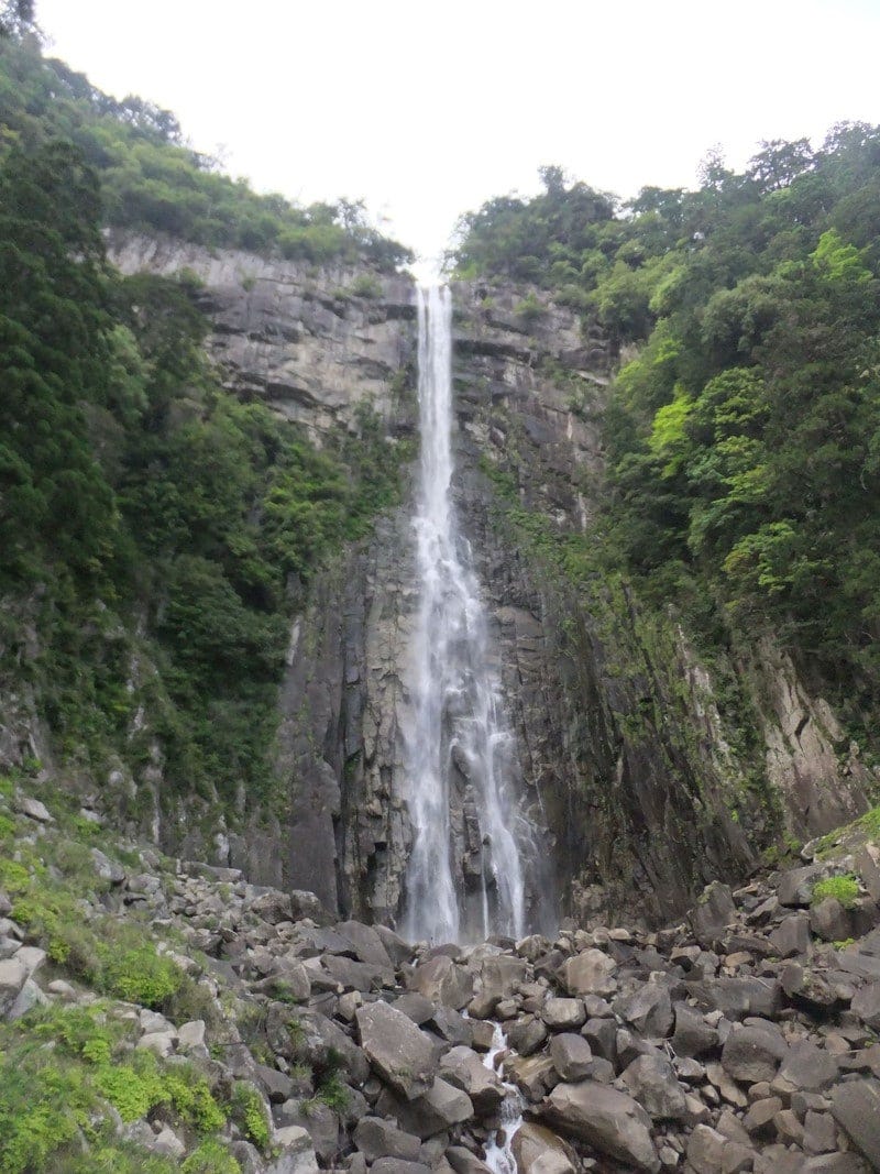 日本三大名瀑、那智の滝。 自然の偉大さに感銘を受けます（2013年4月撮影）