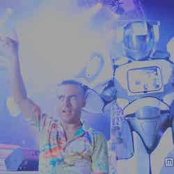 野外クラブイベントでロボットと一緒に非日常的な夜遊び/画像提供:TBS