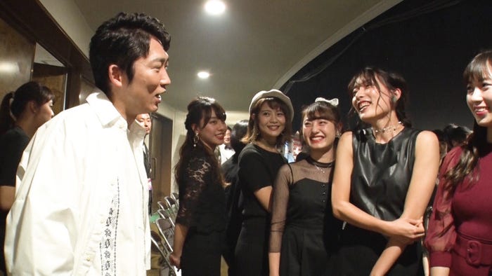 (左)石田明/27日放送「#ミスコレ」より(提供写真)