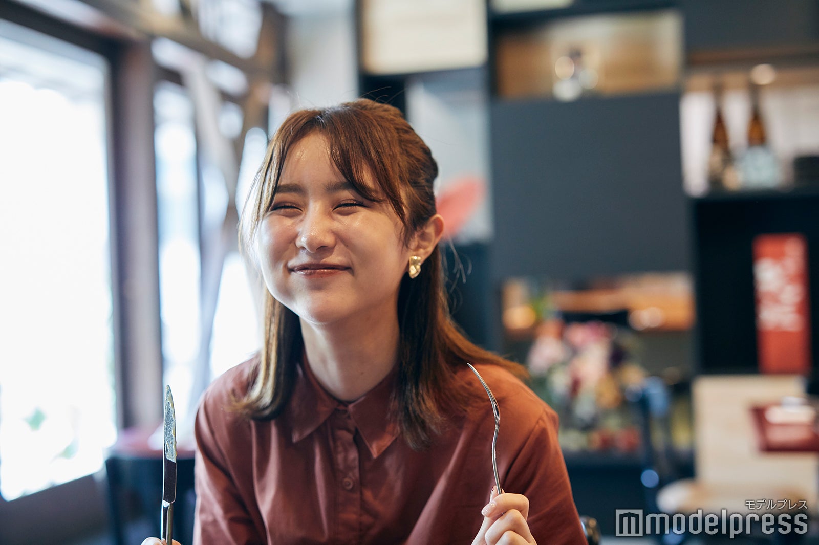 あまりの美味しさに笑顔が止まりません！（C）モデルプレス