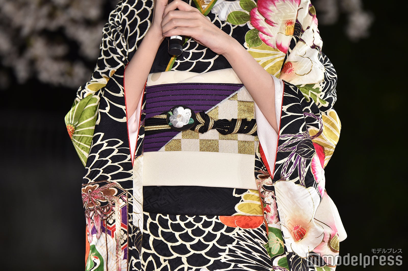 玉城ティナの帯（C）モデルプレス