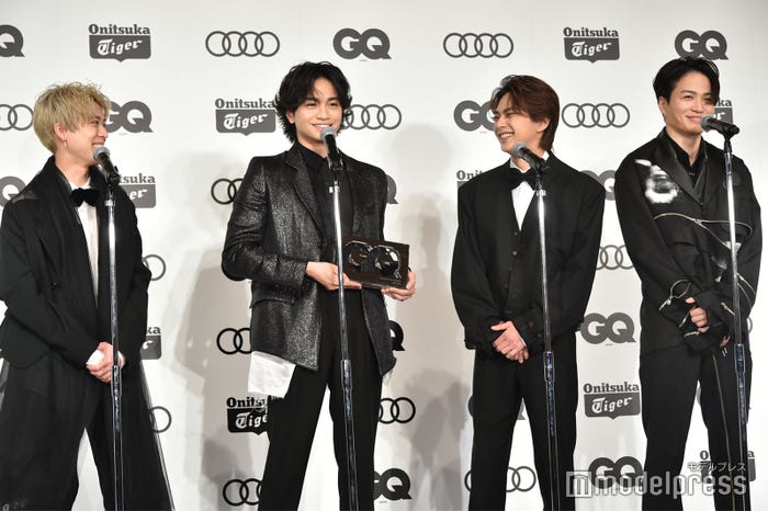 W杯を熱く語る中島健人を優しく見守るメンバーたち/松島聡、中島健人、佐藤勝利、菊池風磨(C)モデルプレス