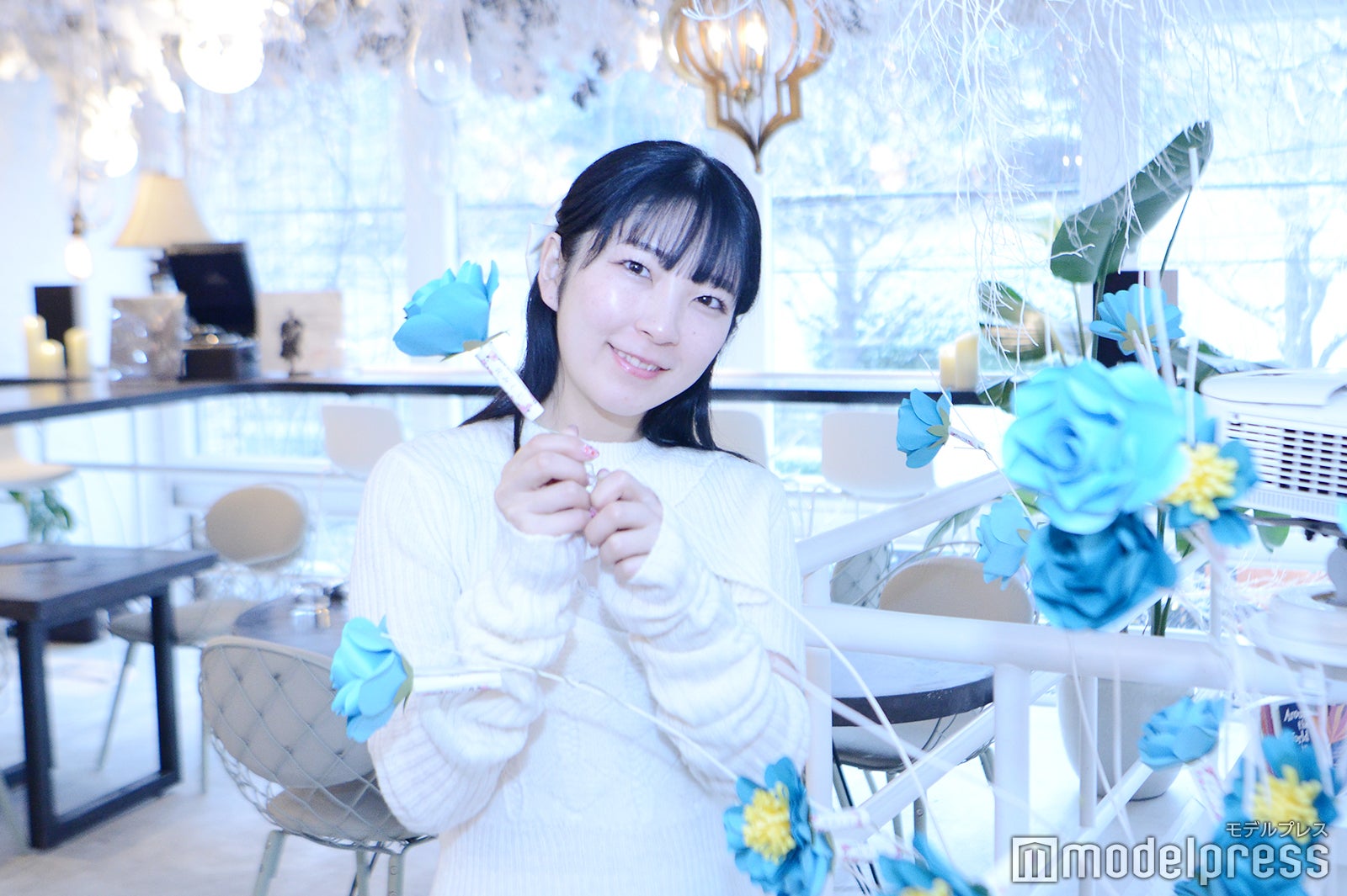 造花におみくじがくくりつけられた人気の「花みくじ」1回500円／服部彩香（C）モデルプレス