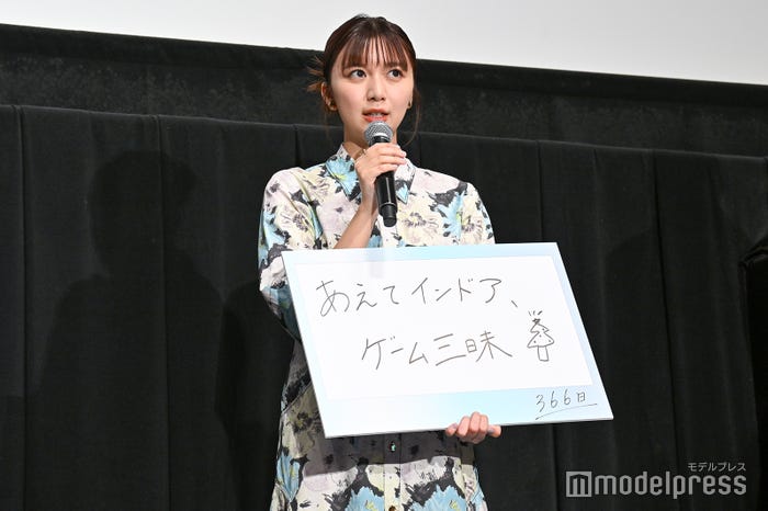 クリスマスはあえてインドア派な上白石萌歌(C)モデルプレス