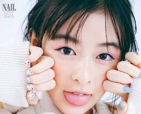 森七菜考案“きゅんっ”ポーズで「NAILEX」表紙初登場 キュートなネイル披露
