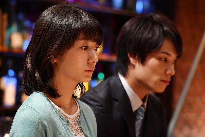 波瑠、鈴木伸之/「あなたのことはそれほど」第6話より(画像提供:TBS)