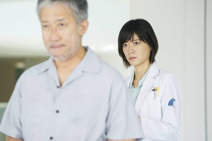 遠山俊也・上野樹里/「グッド・ドクター」第6話より(C)フジテレビ