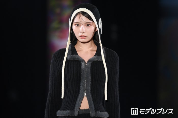 川口ゆりな、ほっそりウエスト＆美脚に視線集中【札幌コレクション 2024 A／W】
