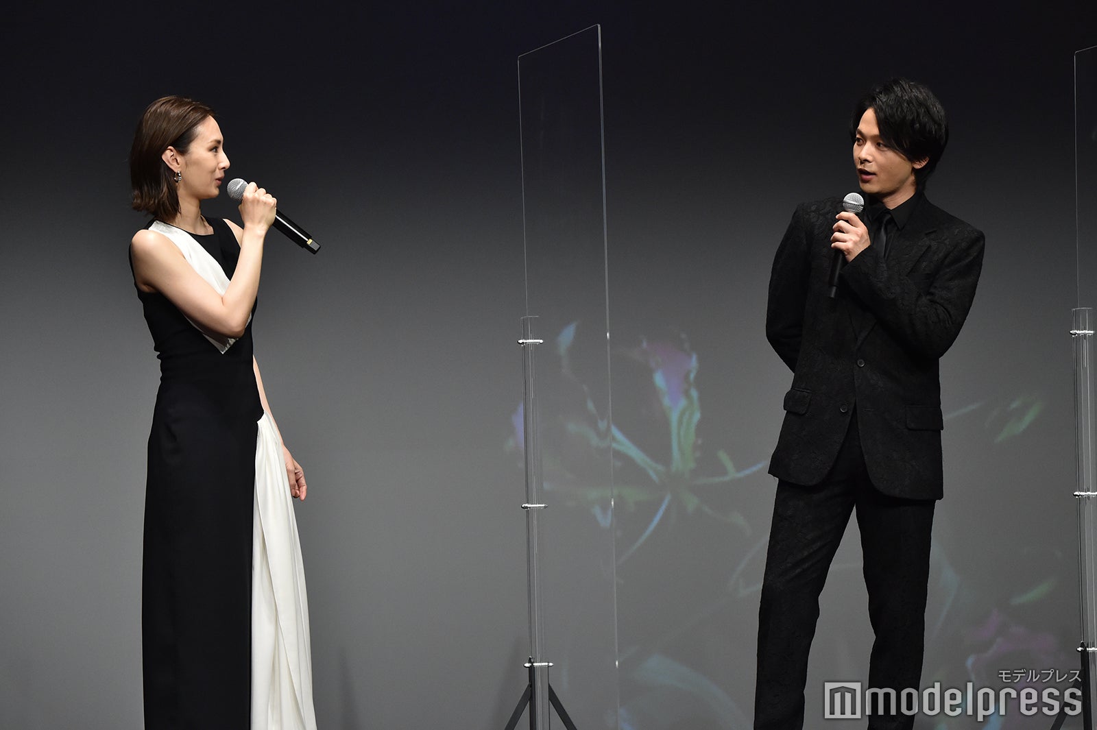北川景子、中村倫也 （C）モデルプレス