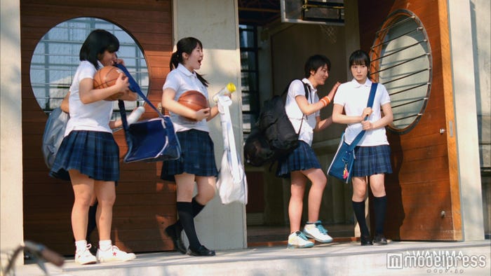 部活仲間に励まされる桜井日奈子