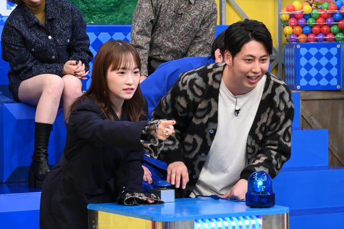 川栄李奈、屋敷裕政(C)日本テレビ