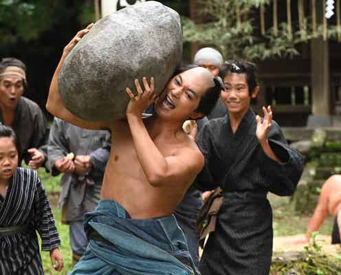 「青天を衝け」吉沢亮、上裸の力比べ&橋本愛との胸キュンシーンが話題