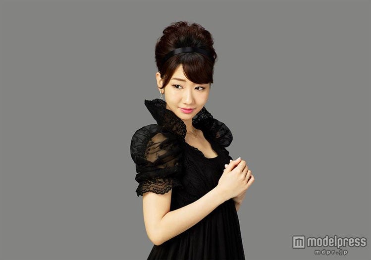 柏木由紀、“ブラック”なお姫様に　ドレス姿で魅了