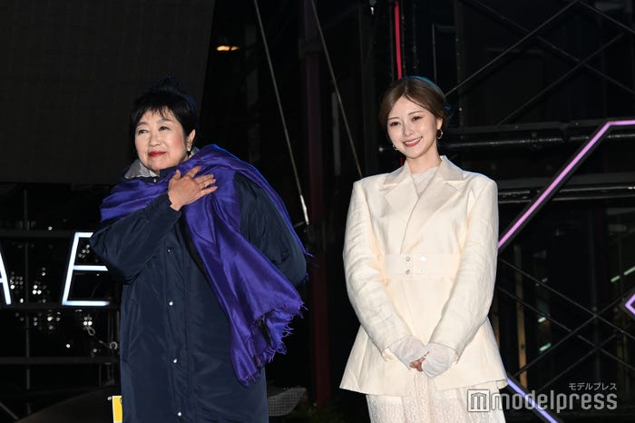 小池百合子、白石麻衣(C)モデルプレス