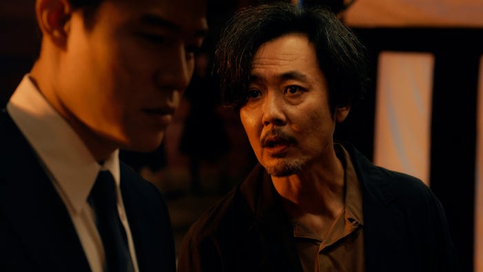 鈴木亮平、岡部たかし/ 「エルピス―希望、あるいは災い―」第9話より(C)カンテレ
