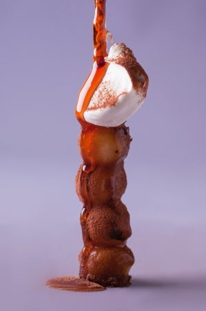 ティラミスだんご（店内限定）680円／画像提供：／画像提供：ダイニング・クエスト