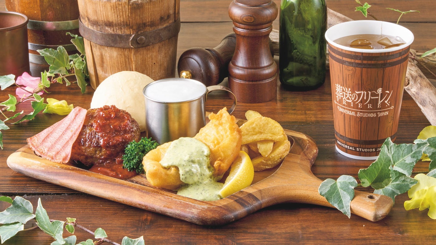 アイゼン＆ハイターのハンバーグとフィッシュ＆チップスプレート／画像提供：ユニバーサル・スタジオ・ジャパン