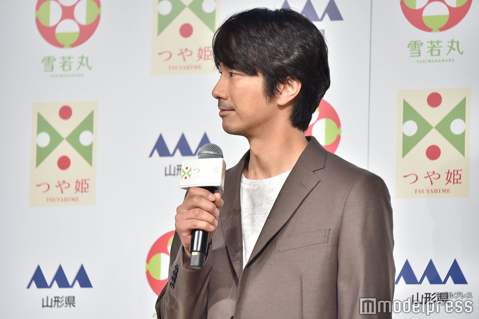 山形愛を語る眞島秀和（C）モデルプレス