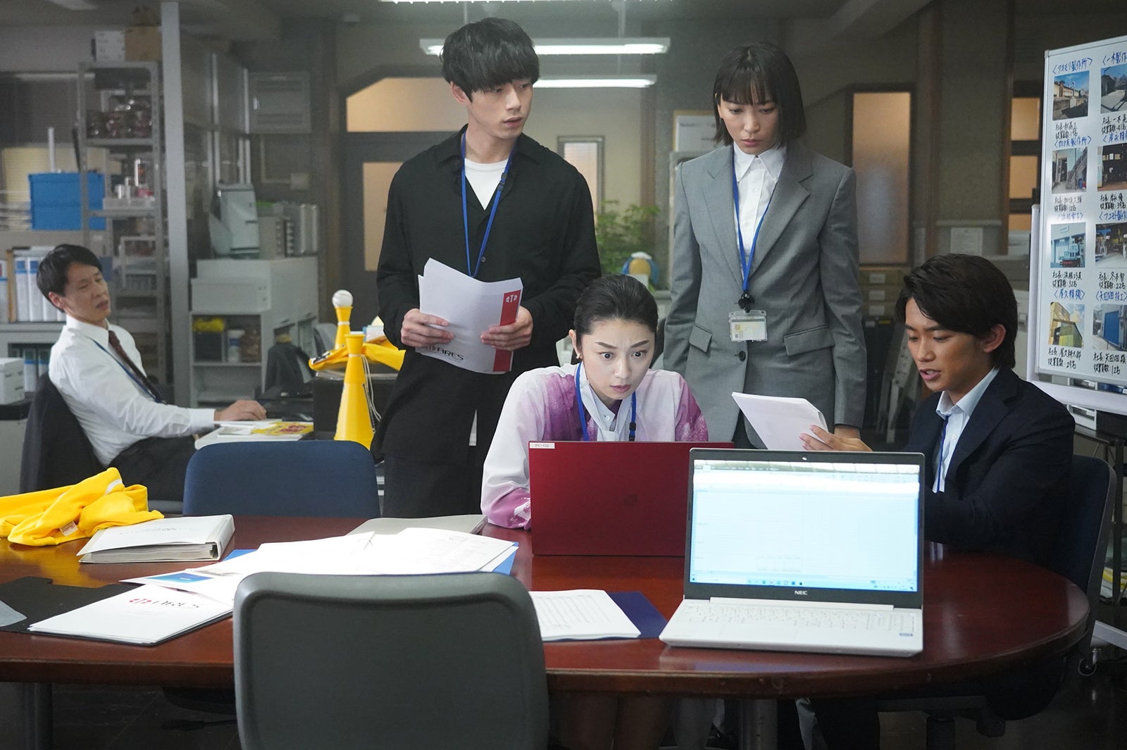 大倉孝二、坂口健太郎、小池栄子、杏、加藤清史郎／「競争の番人」第4話より（C）フジテレビ