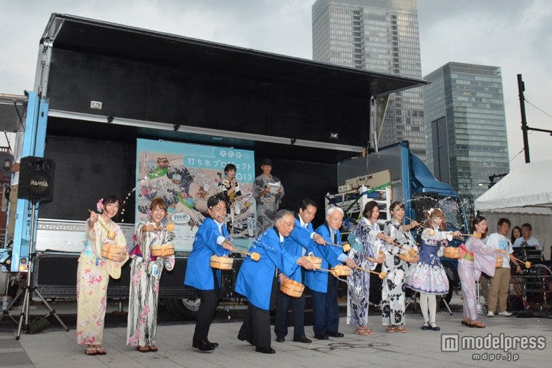 （右から4番目）水沢エレナ
