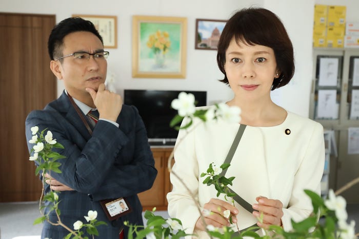 八嶋智人、沢口靖子 (C)テレビ朝日