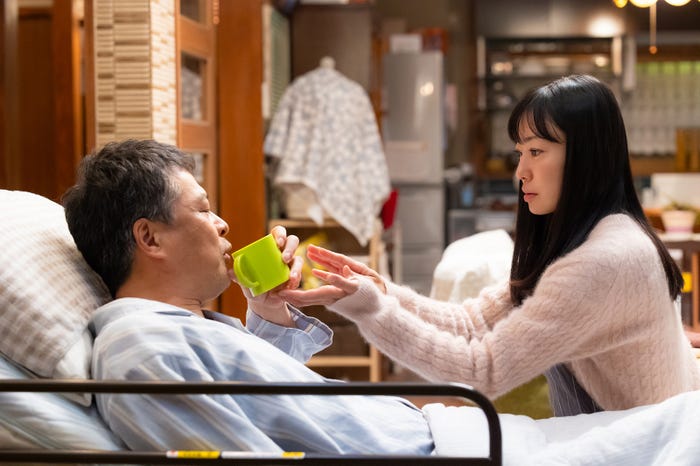 田中哲司、菅野美穂「ゆりあ先生の赤い糸」第8話より(C)テレビ朝日