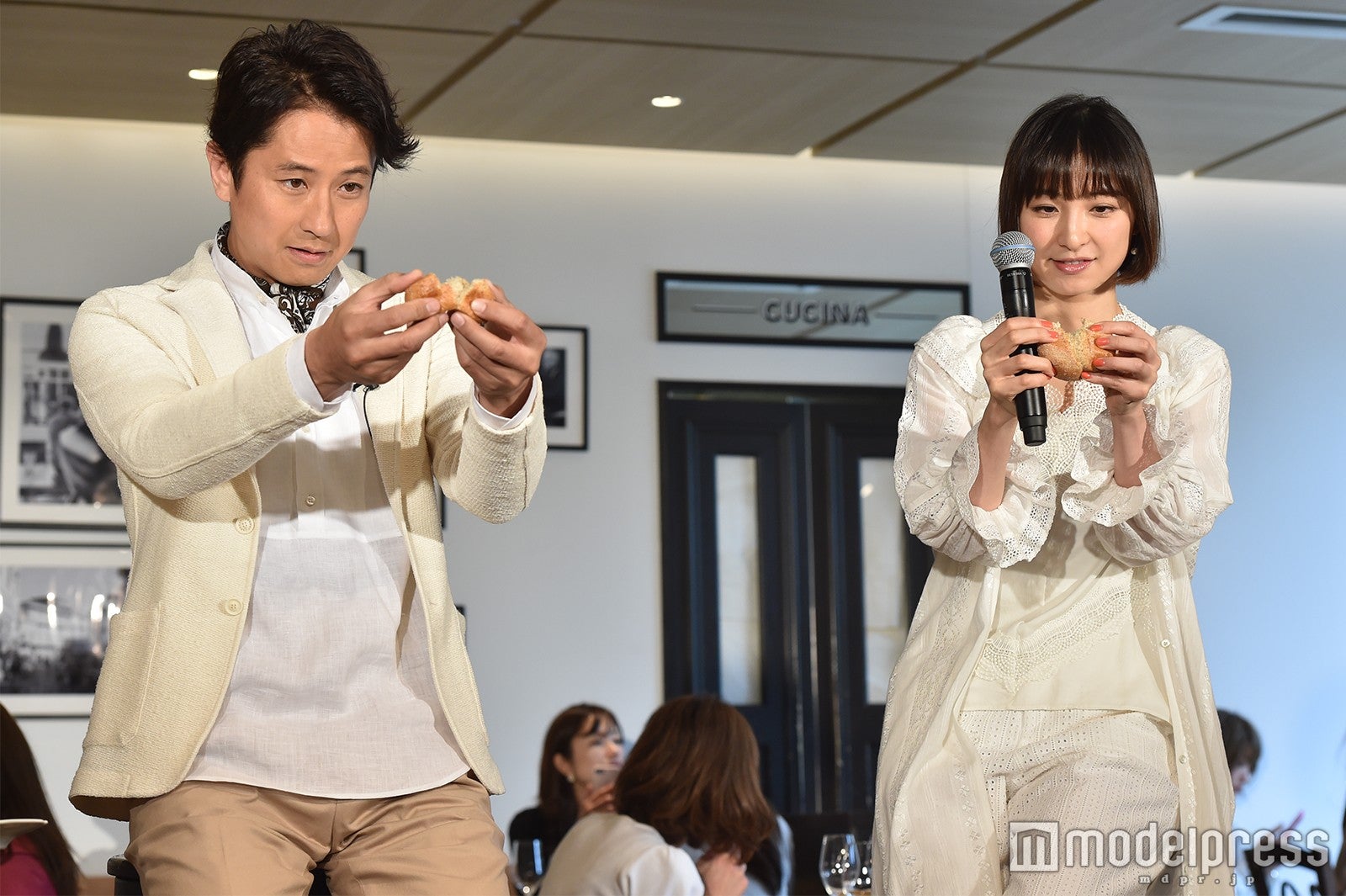 谷原章介、篠田麻里子 （C）モデルプレス