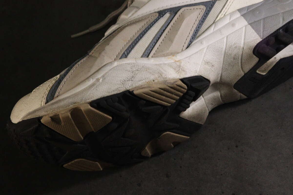 ソールクリーナー（泡タイプ、スニーカー用）　使用前