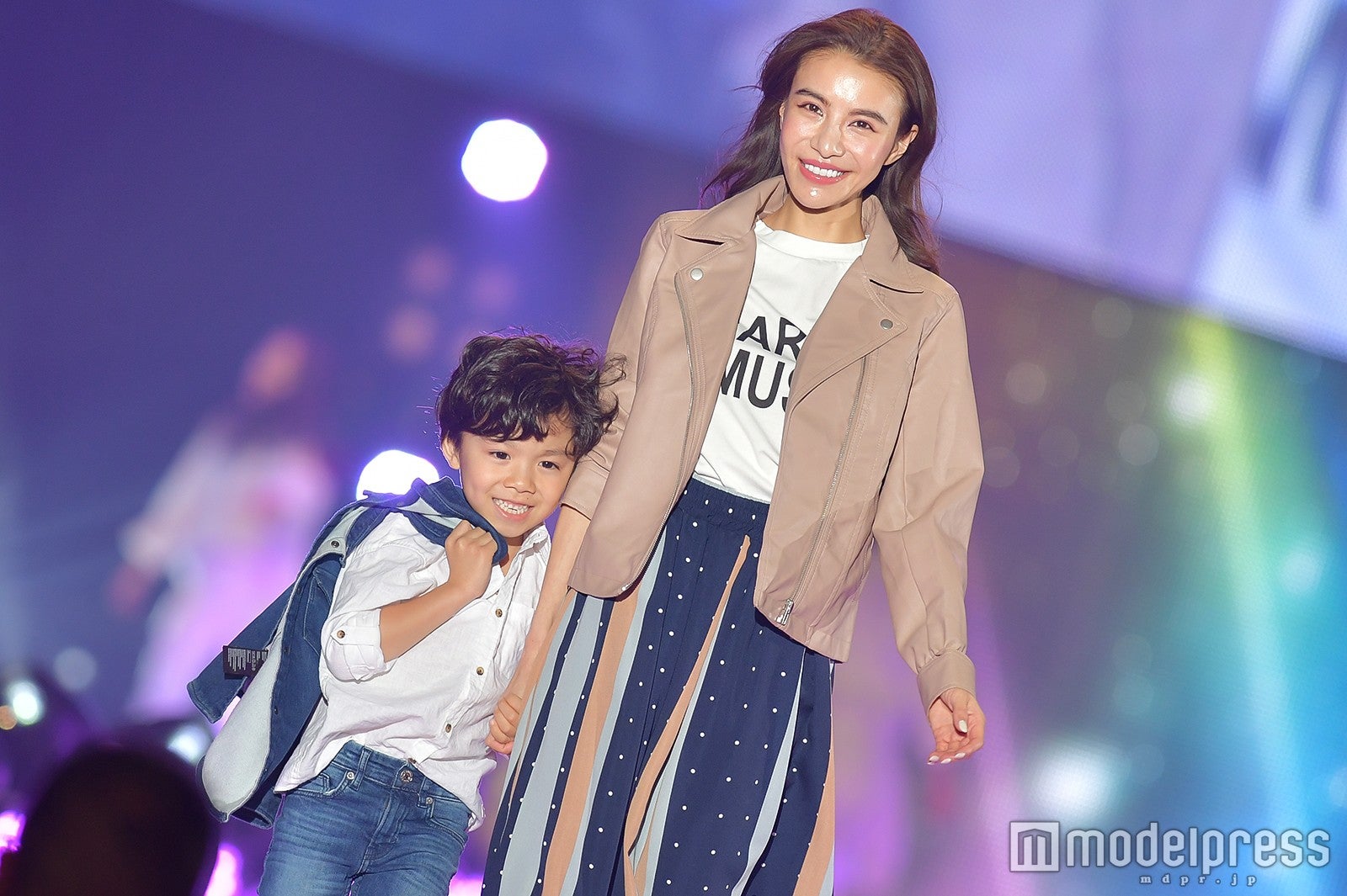 難波サキ親子（C）モデルプレス