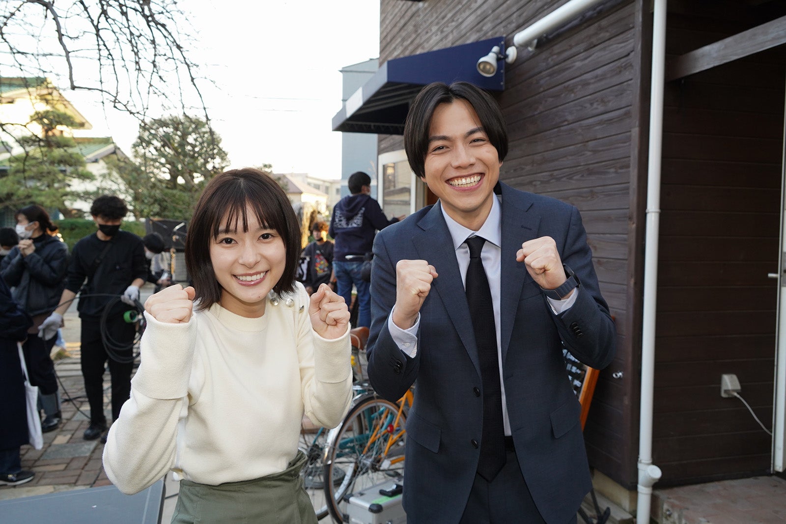 芳根京子＆ジャニーズWEST重岡大毅「それってパクリじゃないですか？」笑顔でクランクイン 名コンビぶり発揮