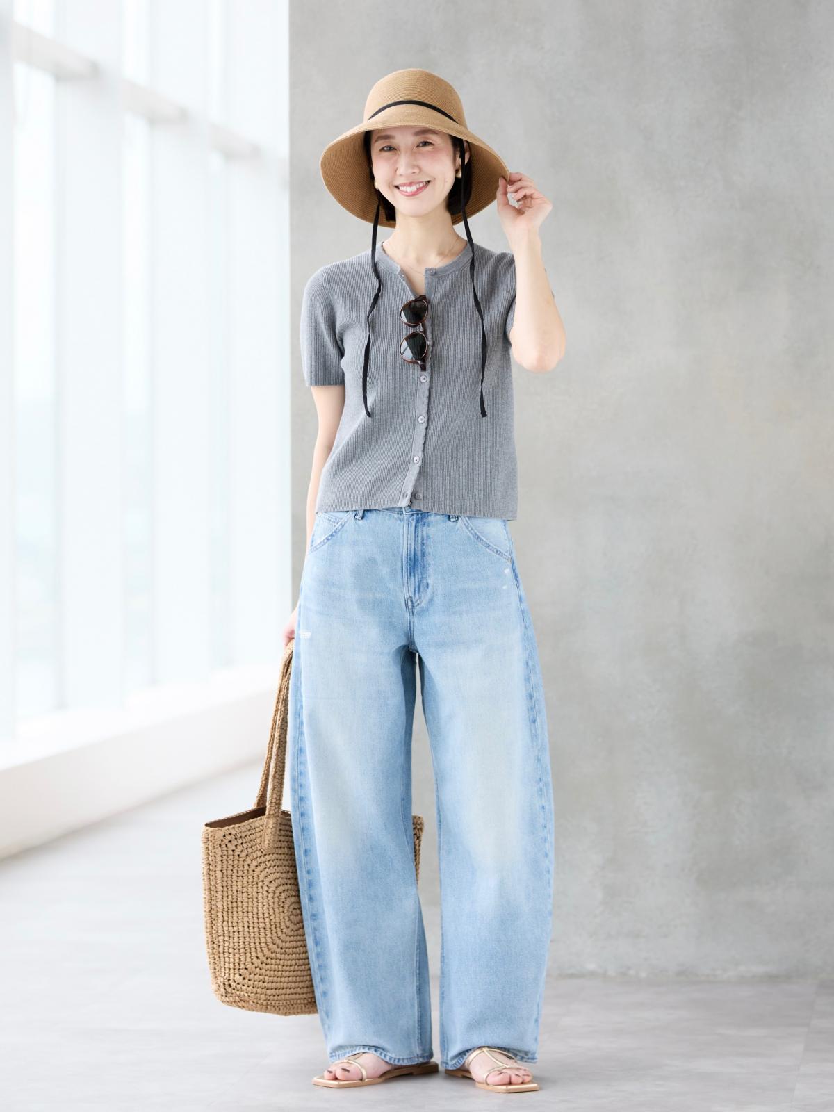 ストラップが今っぽいポイントに　出典：StyleHint