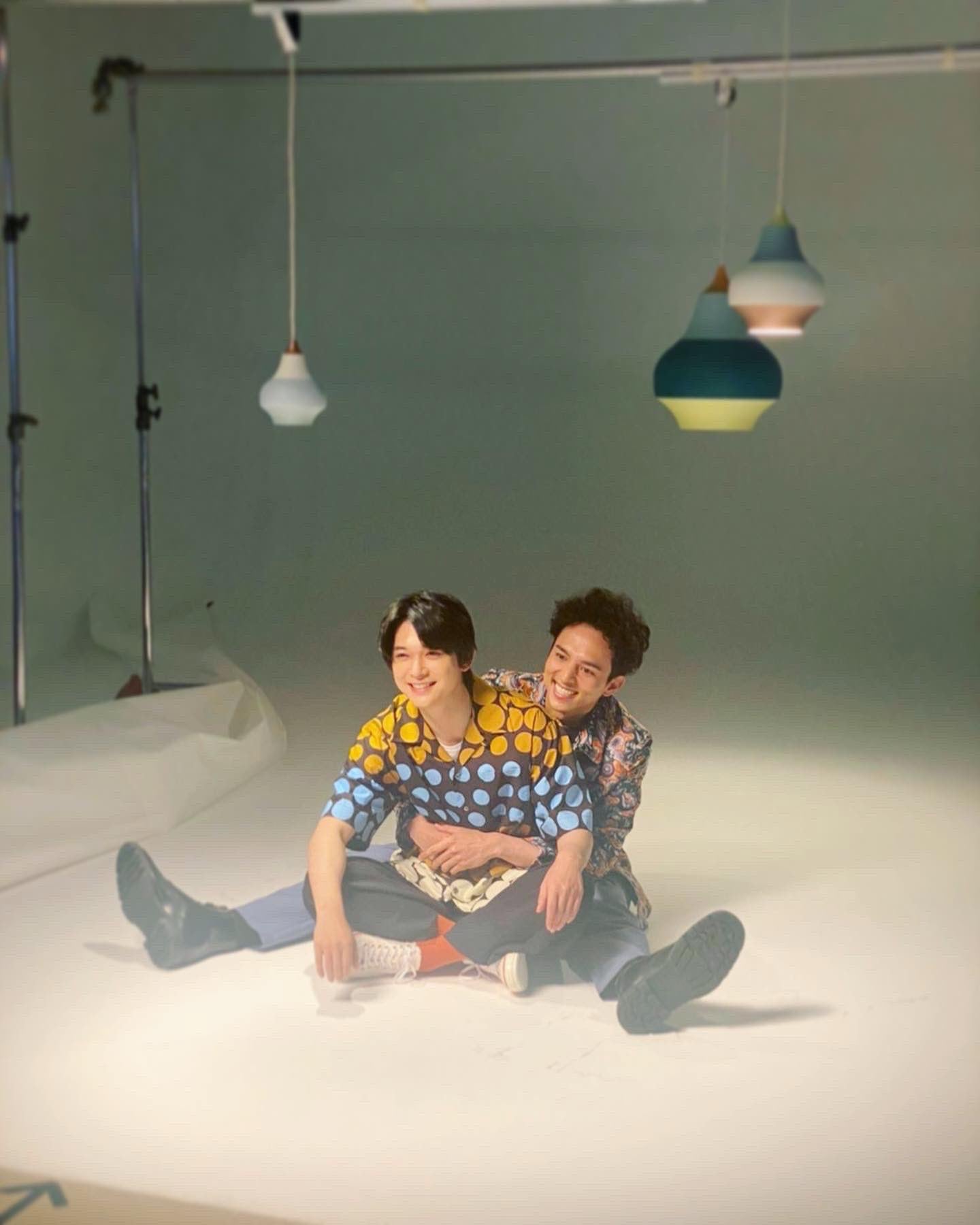 吉沢亮をバックハグ・満島真之介「想像以上にいい香りがしました」羨望の声続々