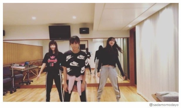 佐野ひなこ、へそ出しルックでMOMOLAND完コピ　ダンス動画が可愛すぎる