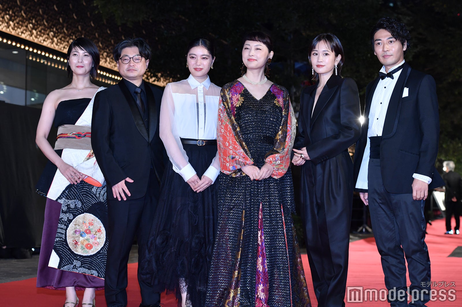 石原理衣、まつむらしんご監督、吉田美月喜、常盤貴子、前田敦子、恵水流生（C）モデルプレス