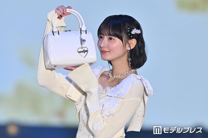 乃木坂46遠藤さくら、ランウェイトップでの“キス顔”に会場悶絶「ドキッとした」「天才的すぎる」花柄ワンピで春全開【ガルアワ2026SS】