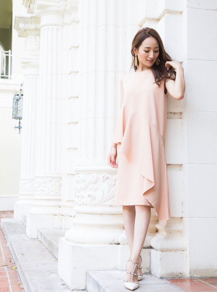 アシメドレープノースリーブワンピース¥15,0000/darial、その他本人私物(C)TOPLOG