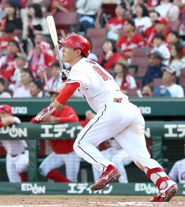 広島・佐藤啓 低弾道でバックスクリーンへ驚弾！プロ1号から12戦4発「継続していくことに意味がある」 DeNAと8.5差も