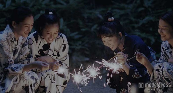 映画「海街diary」(6月13日公開)場面カット/(左から)綾瀬はるか、広瀬すず、夏帆、長澤まさみ(C) 2015 吉田秋生・小学館/フジテレビジョン 小学館 東宝 ギャガ