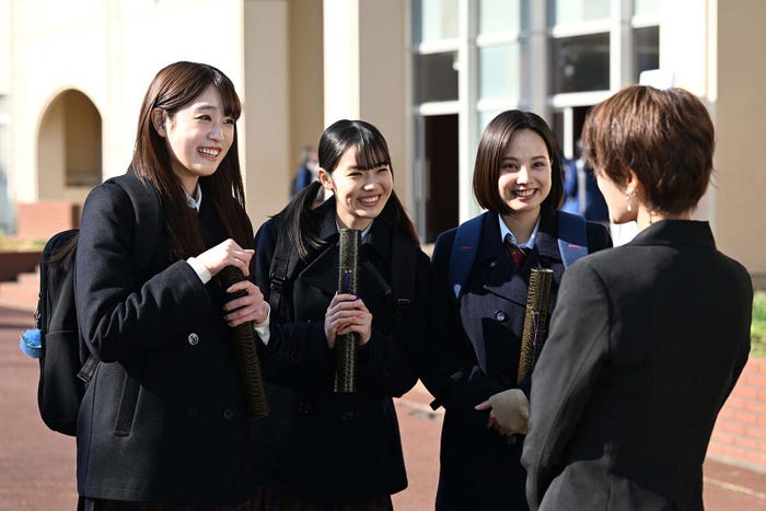 高橋ひかるら「リビングの松永さん」最終話より(C)カンテレ