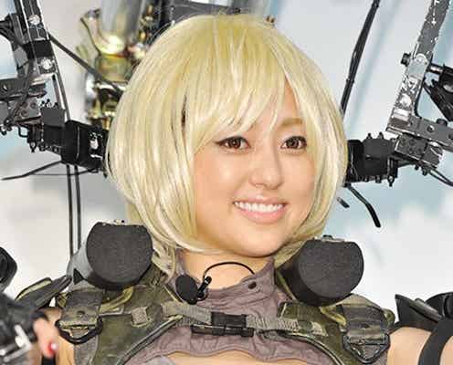 菊地亜美、SEXYコスプレで理想のタイプを告白「唯一かっこいい」