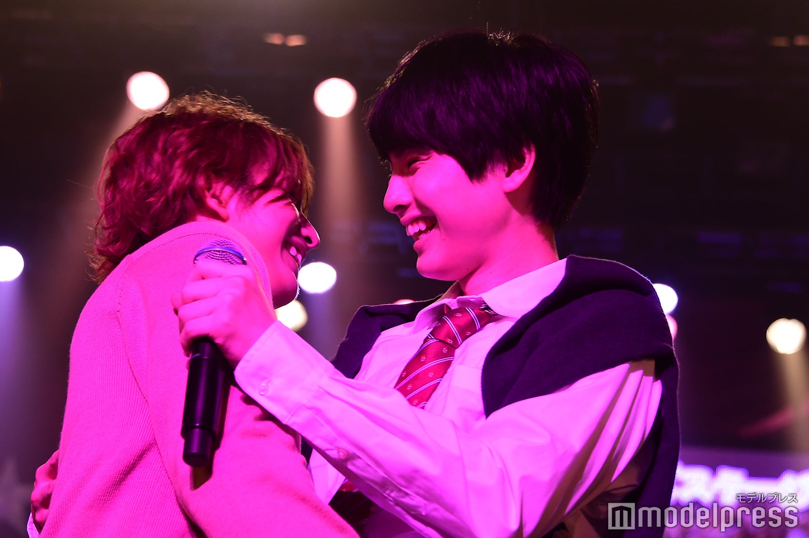 中島健（けんけん）、本田響矢（きょーちゃん）（C）モデルプレス