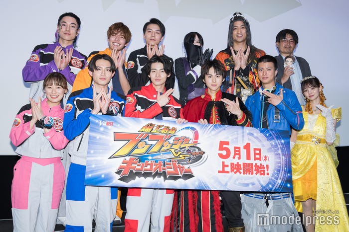 (上段左から)宮澤佑、相馬理、齋藤璃佑、平川結月、佳久創、加藤弘之監督(下段左から)鈴木美羽、葉山侑樹、井内悠陽、酒井大成、渡辺碧斗、村上愛花(C)モデルプレス