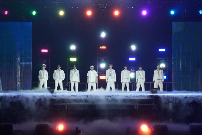(左から)木村慧人、澤本夏輝、八木勇征、世界、堀夏喜、中島颯太、佐藤大樹、瀬口黎弥(提供写真)