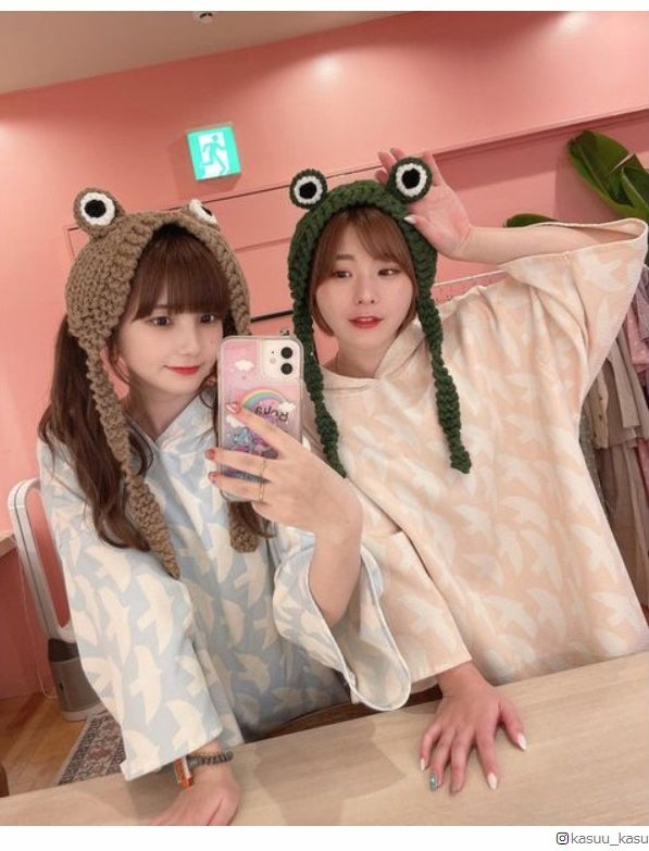 YouTuberかす、元彼とのデートスポット“おふろカフェ”を「ガチおすすめ」泡バズーカに大はしゃぎ